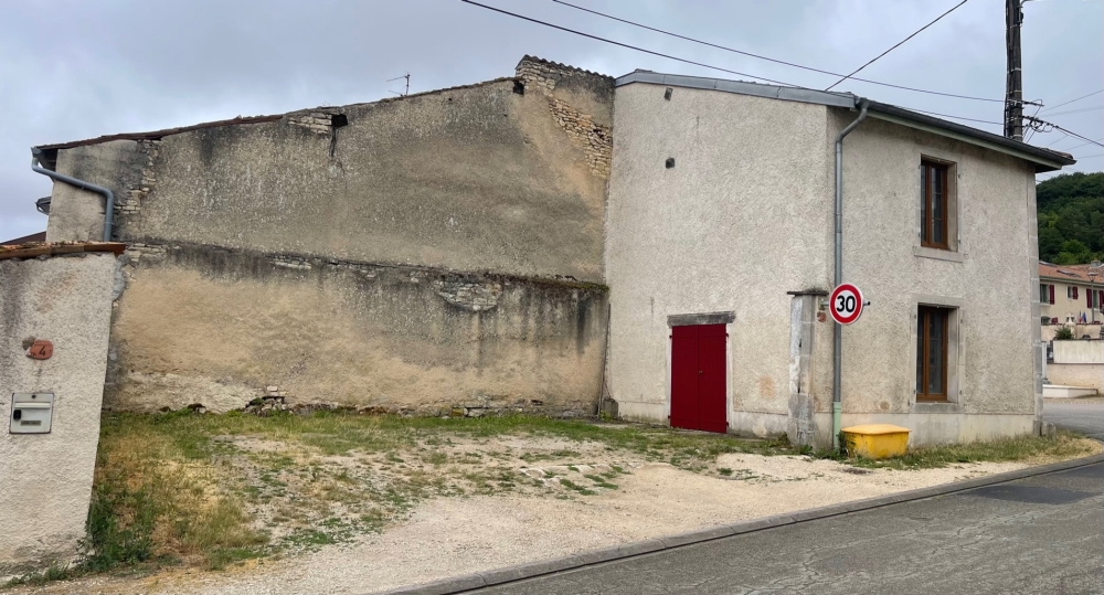 L'ancienne mairie-cole de Frmerville-sous-les-Ctes, devenue local de l'alambic